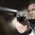 Агент 007 переоделся женщиной по поводу 8 марта