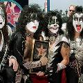 Вокалист Kiss предлагает фанатам разбить в их честь гитару за $5,5 тыс.