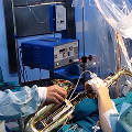 Испанский музыкант сыграл на саксофоне во время операции на мозге