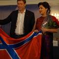 Анна Нетребко передала миллион донецкому оперному театру и снялась на фоне флага "Новороссии"