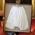 На Эдинбургском аукционе были проданы панталоны Ее Величества королевы Виктории за $ 15,5 тыc.