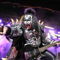 Джин Симмонс из Kiss споет гимн США перед началом матча NFL в Лондоне